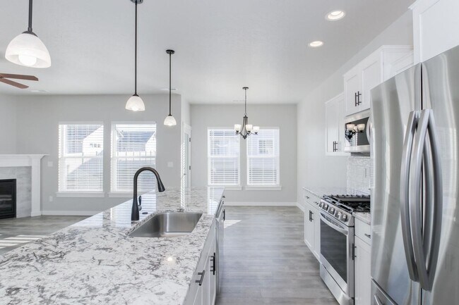 Building Photo - Newer Construction with High End Finishes _ Large 3 Car Garage!!