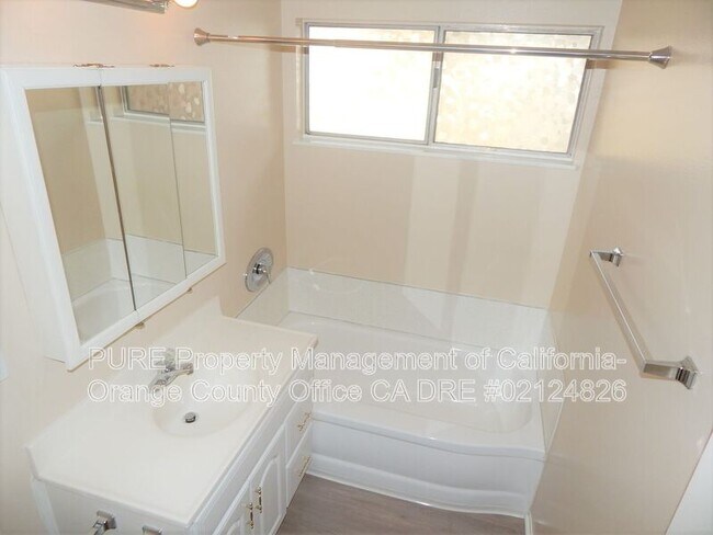 Building Photo - 6092 Larchwood Dr