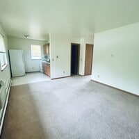 Building Photo - Available now! 2 bedroom, 1 bath apartment...