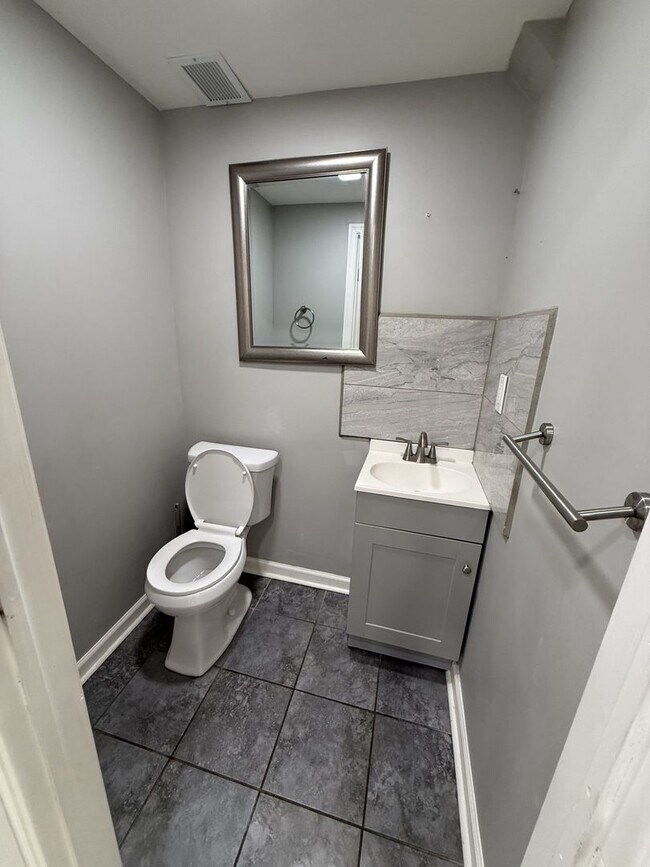 Building Photo - Beautiful 3 Bedroom Home – Updated & Move In Ready