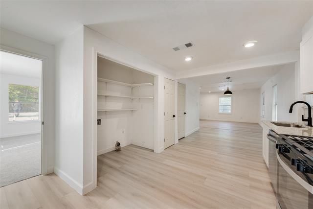 Building Photo - 203 East Pl