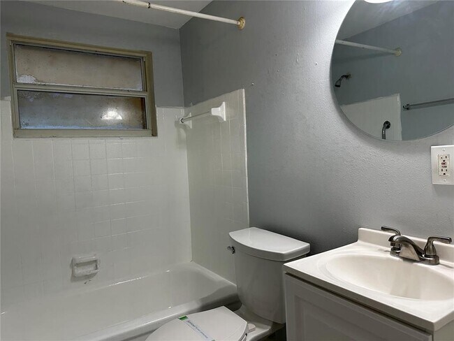Building Photo - 461 89th Ave N