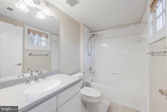 Building Photo - 2303 Sawtooth Oak Ct