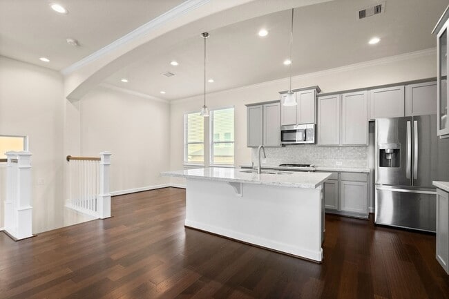 Building Photo - 2021 Cambridge Heights Pl