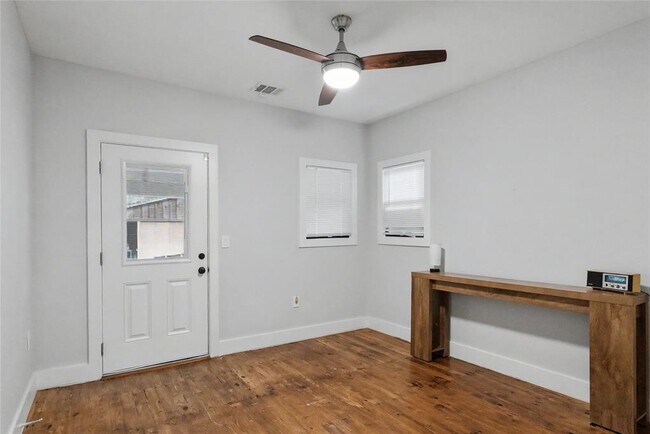 Building Photo - 2506 E Cesar Chavez St