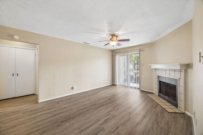 Building Photo - 12755 Mill Ridge Dr