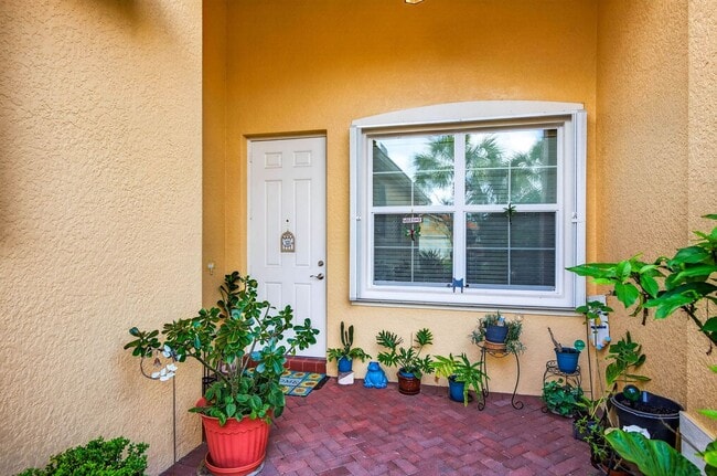 Building Photo - Furnished Rental