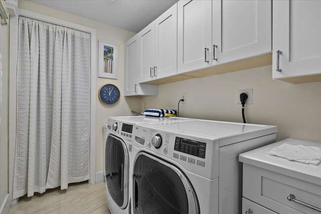 Building Photo - 3620 Gardens Pkwy