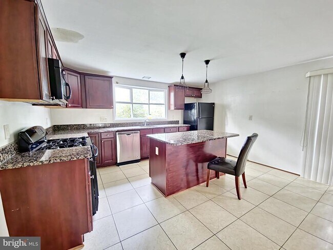 Building Photo - 8 Gruenther Ct