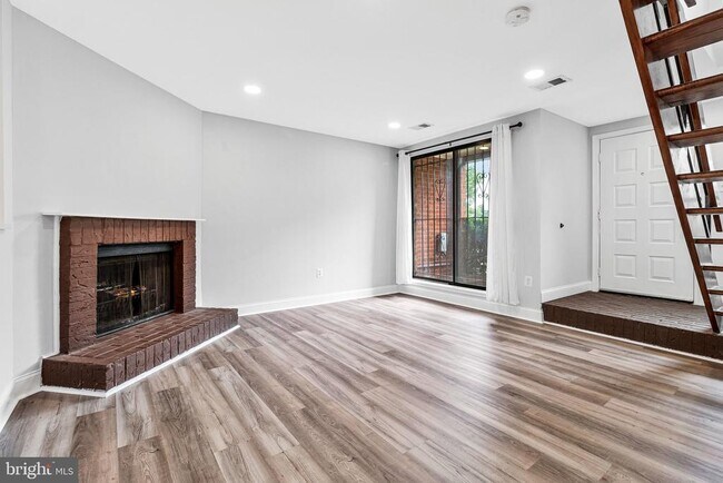 Building Photo - 2435 18th St NE