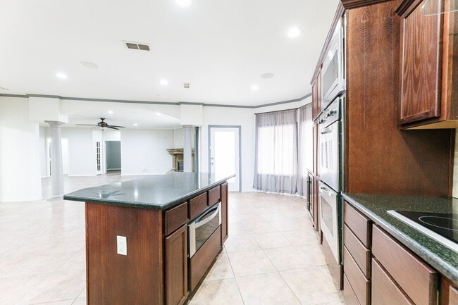 Building Photo - Spacious 3-Bedroom in Gated Community