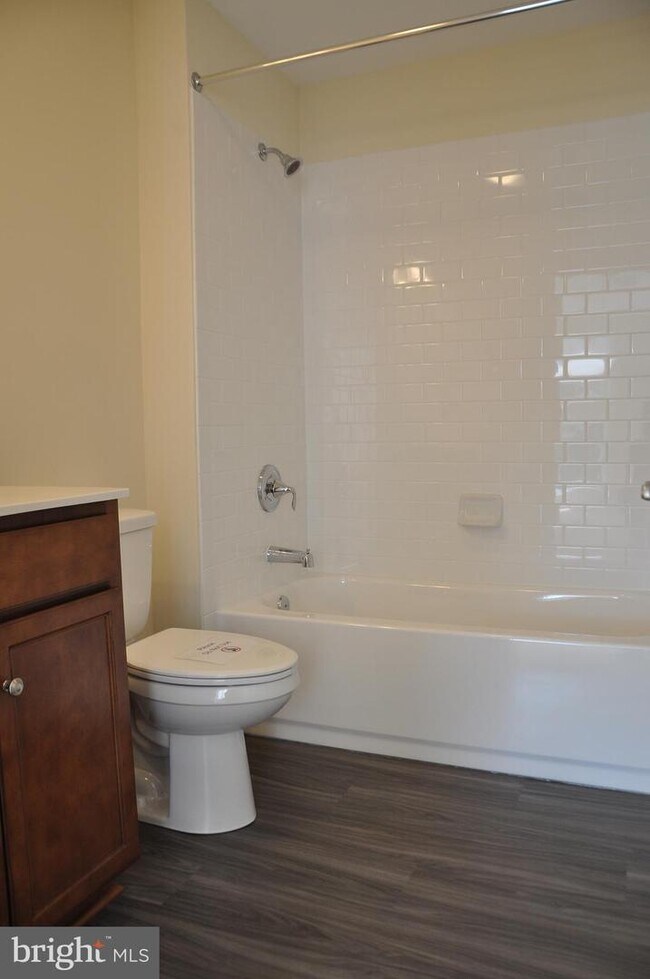 Building Photo - 2045 Valley Ave