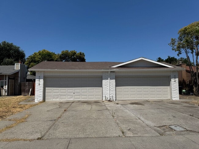 Building Photo - Completely Remodeled Three Bed, Two Bath D...