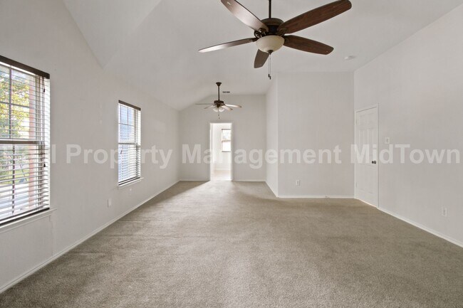 Building Photo - 12620 Summerwood Dr