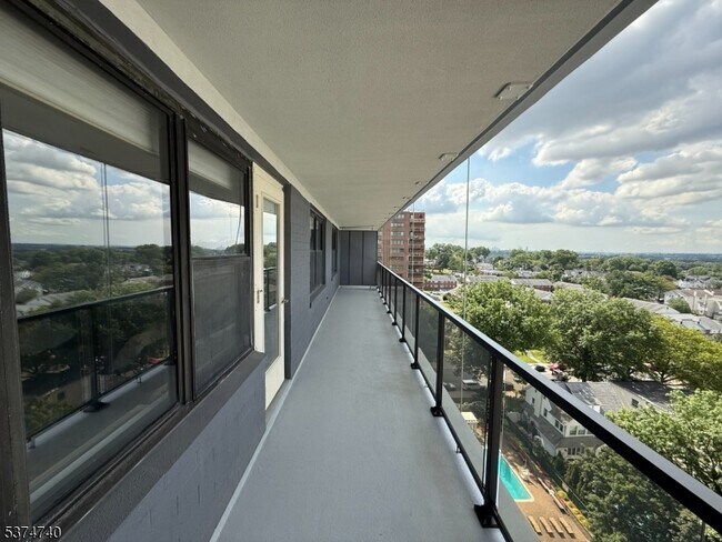 Building Photo - 285 Aycrigg Ave
