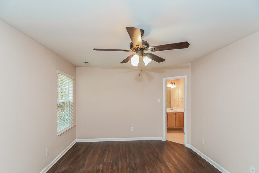 Building Photo - 215 N Fuquay Springs Ave