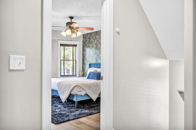 Building Photo - 1501 E 105th St