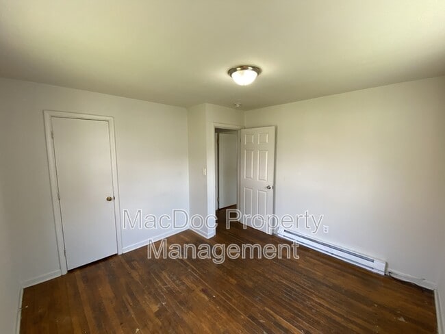 Building Photo - 209 Frazier St