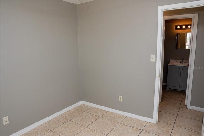 Building Photo - 434 W 17th St