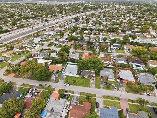 Building Photo - 7051 SW 29th St