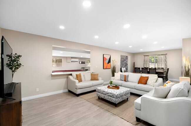 Building Photo - 5747 N 48th Ln