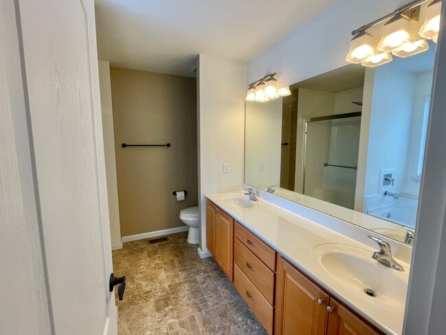 Building Photo - 405 Summer Fair Ct