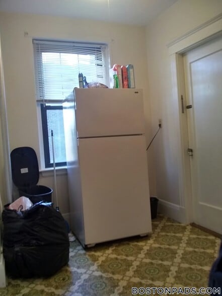 Building Photo - 349 Pleasant St