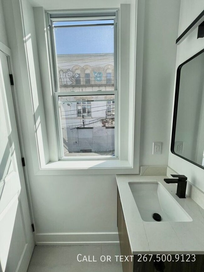 Building Photo - 2003 Amber St