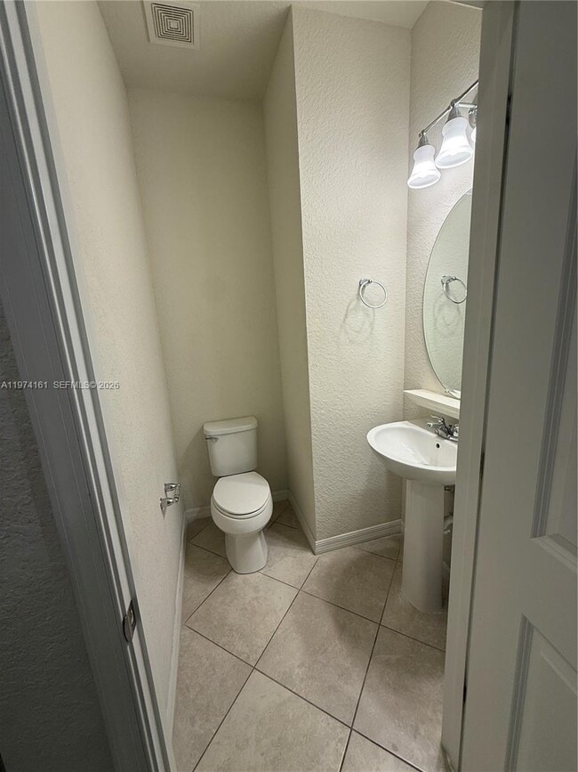 Building Photo - 2857 Bard St