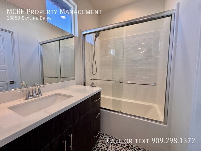 Building Photo - 10859 Skyline Dr