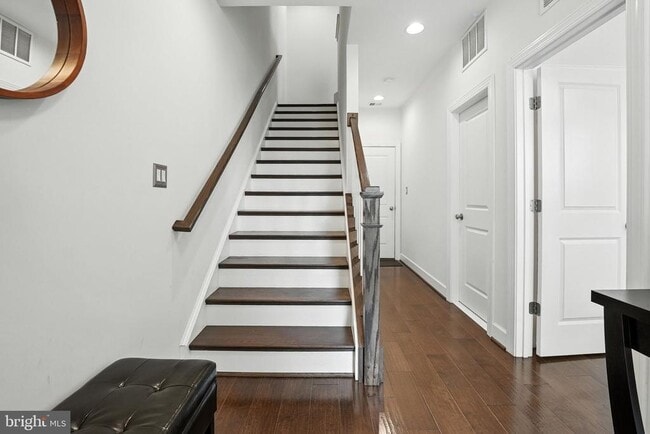 Building Photo - 610 Watermans Dr