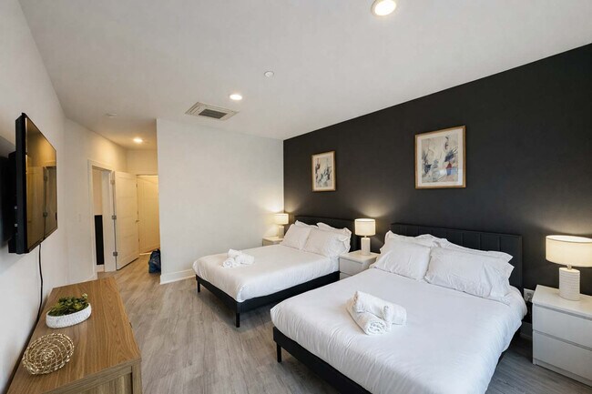 Building Photo - 1214 N American St