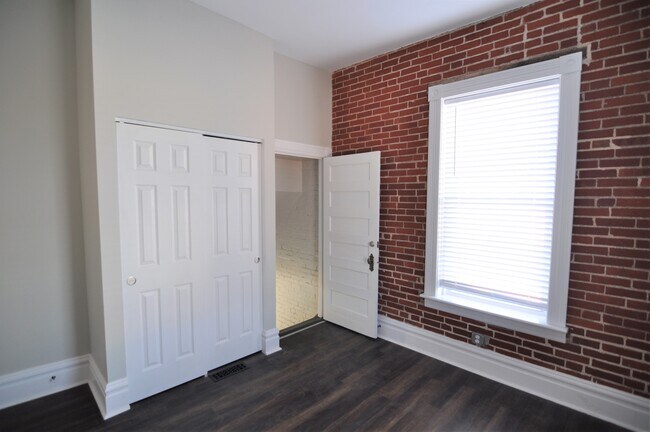 Building Photo - 2711 Arsenal St