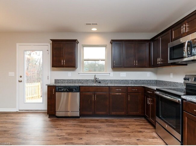 Building Photo - 2424 Kings Cross Ct
