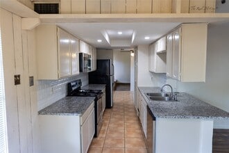 Building Photo - 3101 Raintree Dr