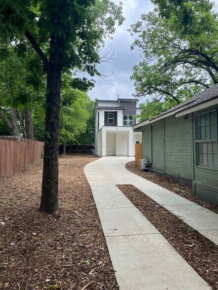 This home has it's own private driveway - 500 Capitol Dr