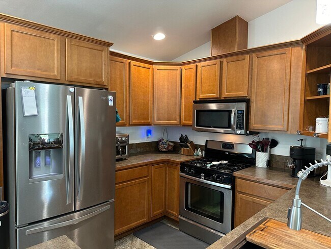 Building Photo - Ferndale 3 Bedroom 2 bath Rambler Small Pe...