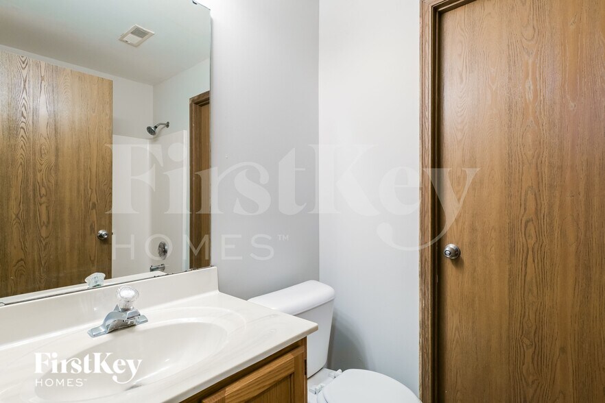 Building Photo - 710 Tobermory Ct