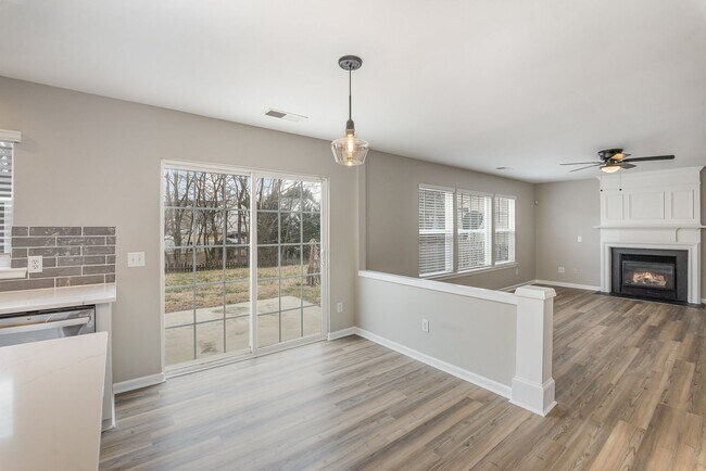 Building Photo - Elegant 4-bedroom Ballantyne home located ...