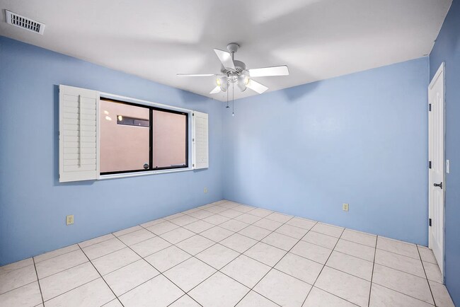 Building Photo - Barrio Solana