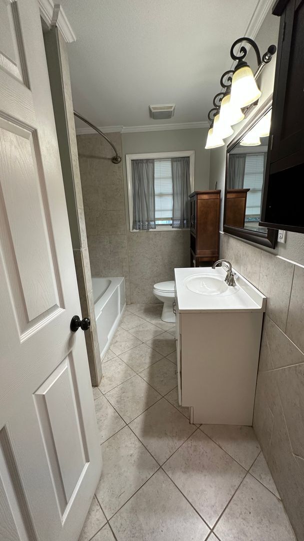 Building Photo - Gorgeous 3 bed Home!!