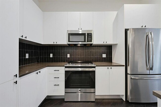 Building Photo - 800 Embassy Dr