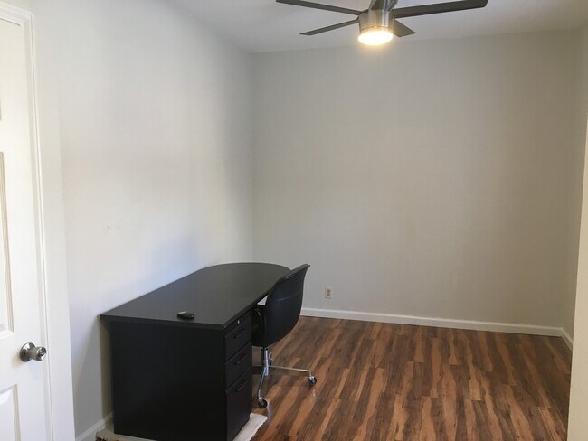 Building Photo - UT PRE LEASE: Updated 2 BR / 2 BA West Cam...