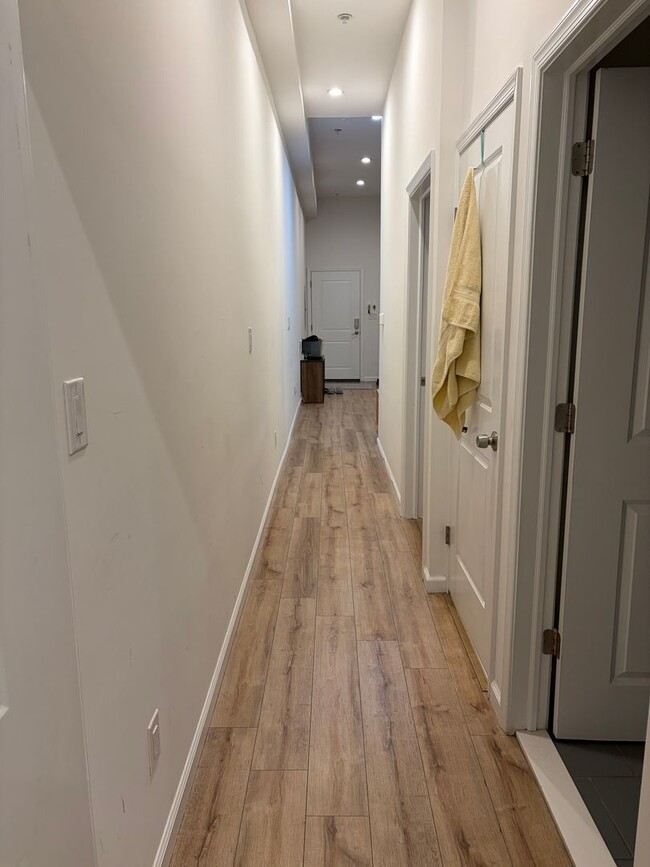 Building Photo - 737 S 4th St