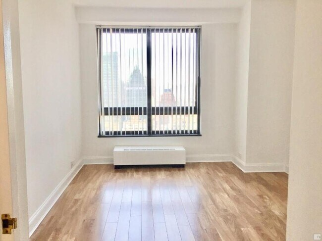 Building Photo - 2 bedroom in NEW YORK NY 10017