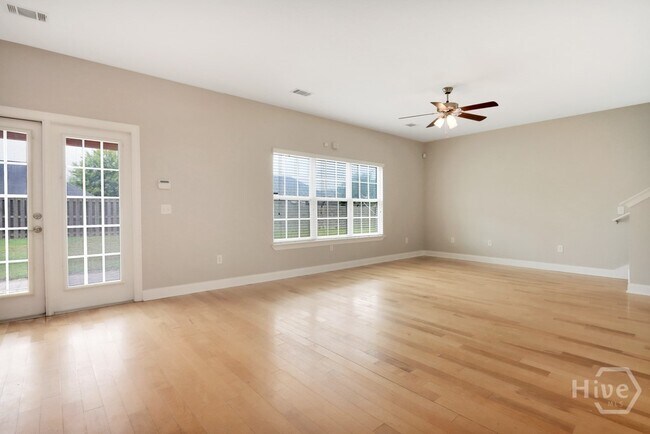 Building Photo - 255 Red Oak Dr