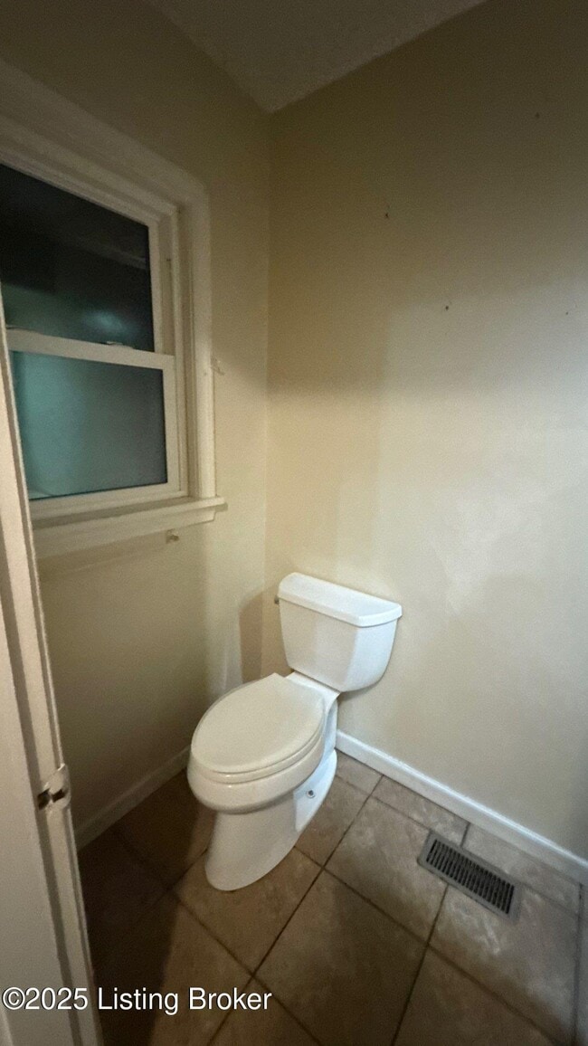 Building Photo - 6001 Applegate Ln