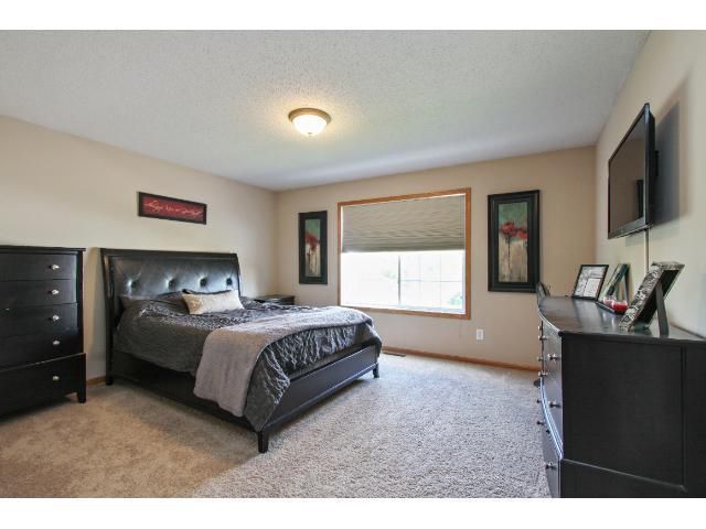 Building Photo - 202 River Woods Dr