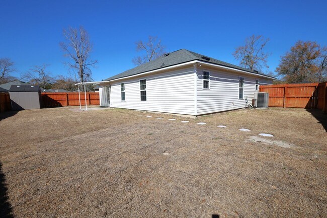 Building Photo - 1823 Hazel Dr