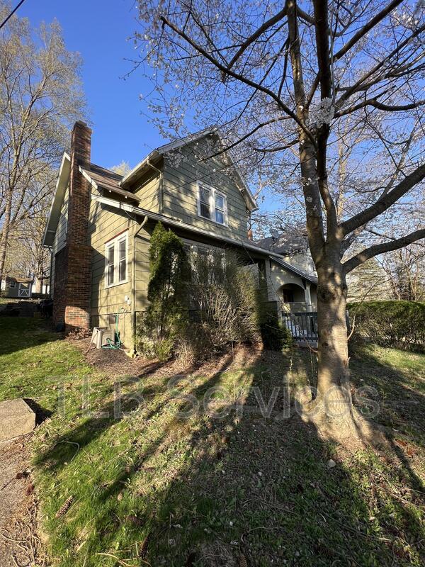 Building Photo - 519 School St